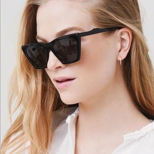 ILLESTEVA WOMEN'S LISBON BLACK SUNGLASSES